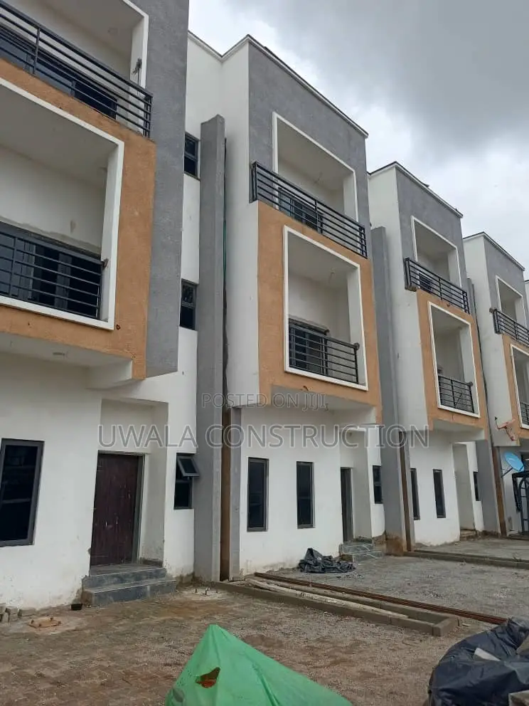 4bdrm Duplex in Central Business District for sale
