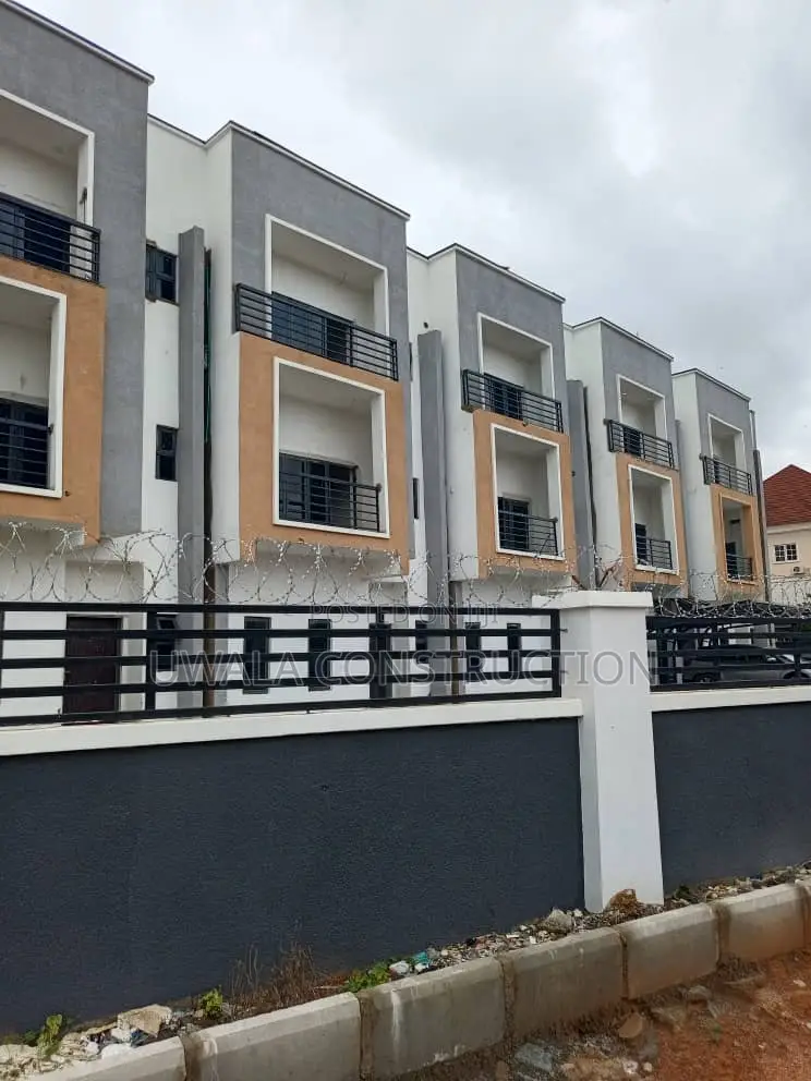4bdrm Duplex in Central Business District for sale