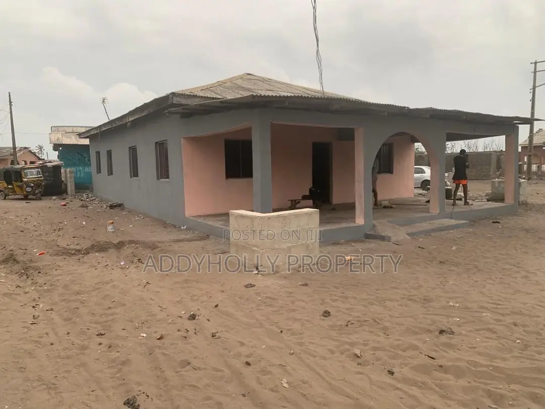 10bdrm Bungalow in Ogombo for sale