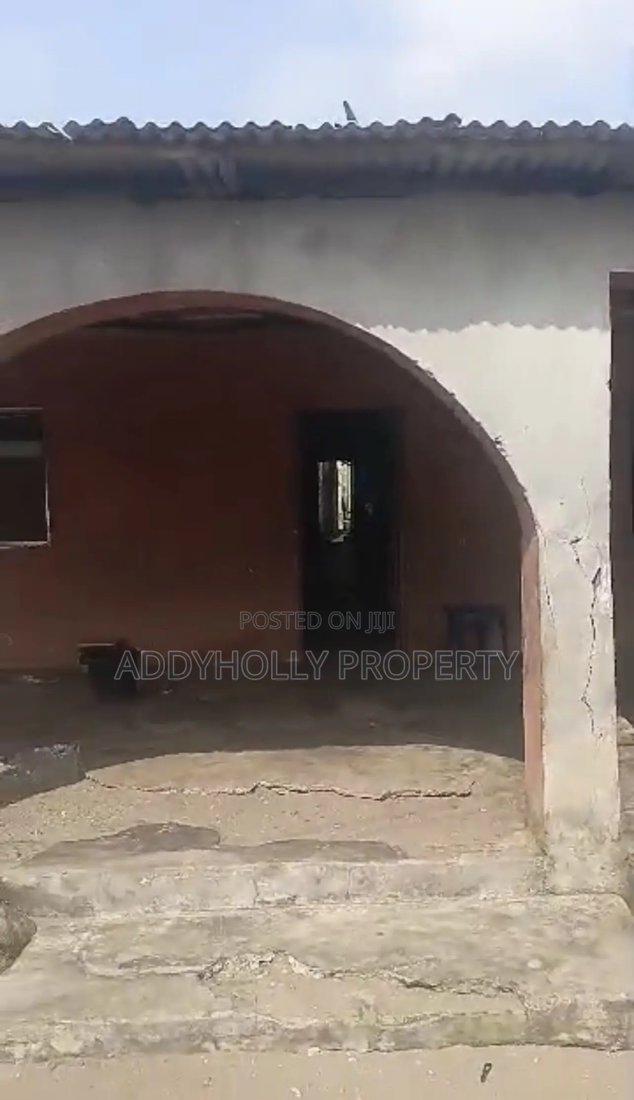 10bdrm Bungalow in Ogombo for sale