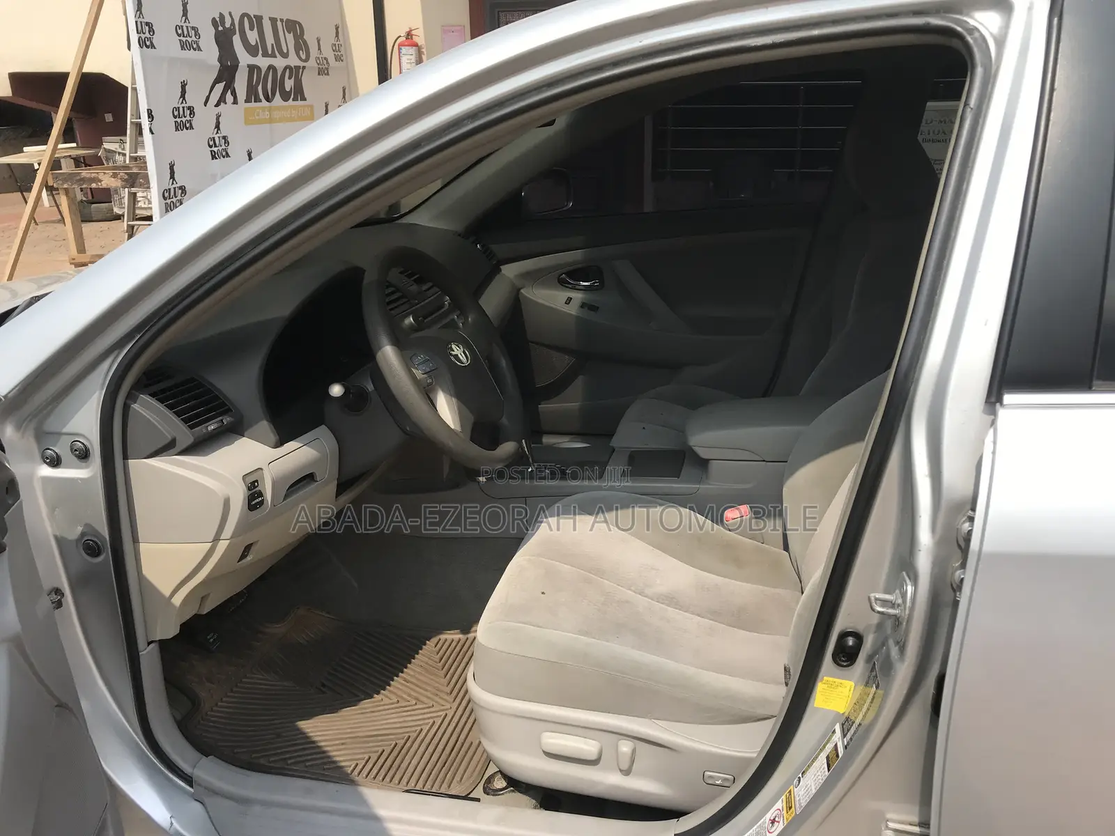 Toyota Camry LE 4dr Sedan (2.5L 4cyl 6A) 2011 Silver