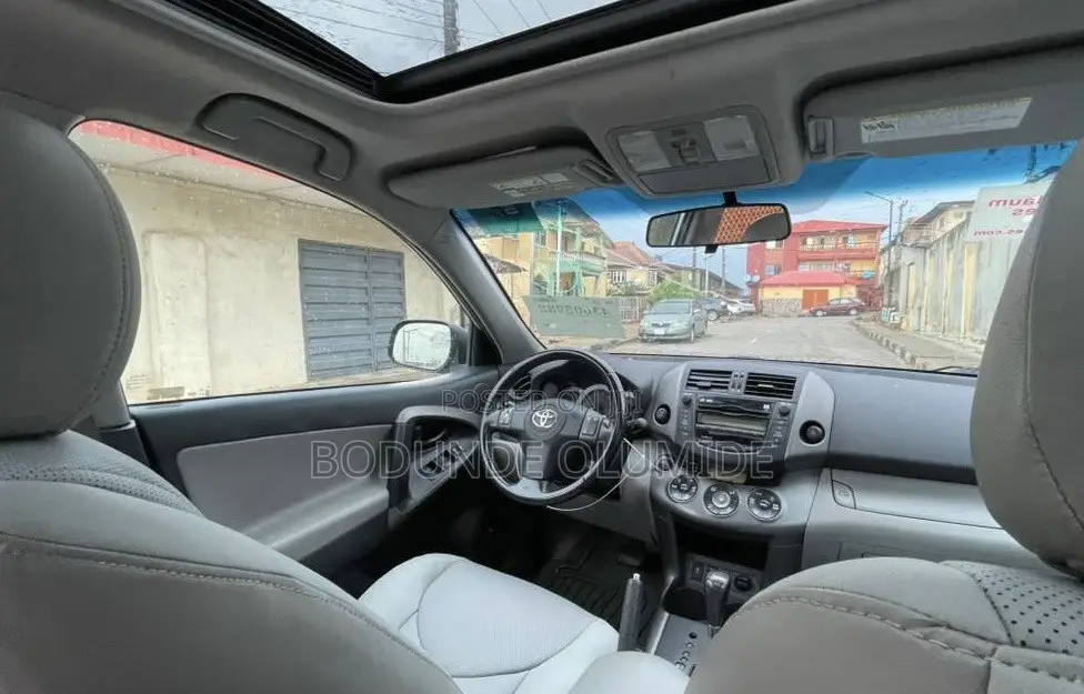Toyota RAV4 2011 Silver