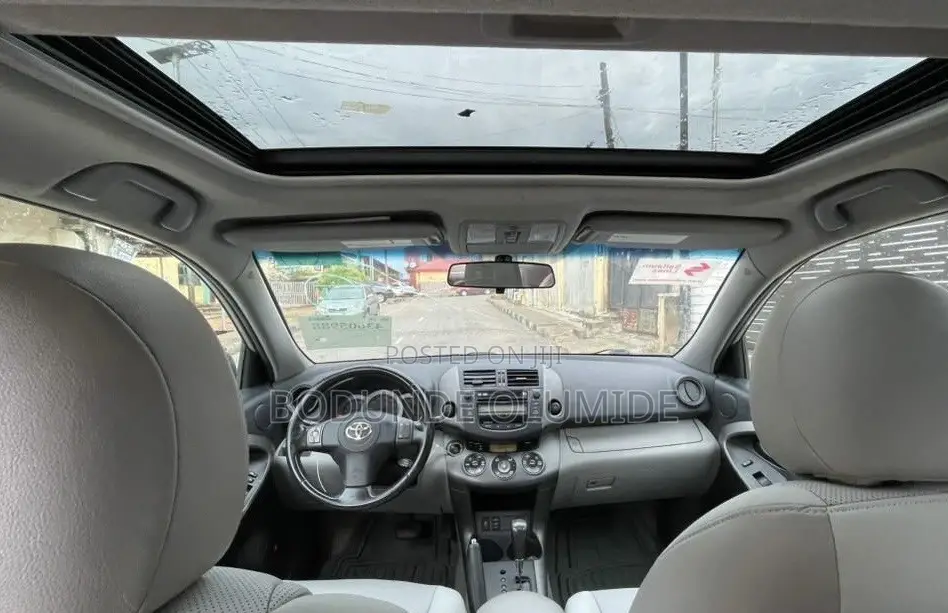 Toyota RAV4 2011 Silver