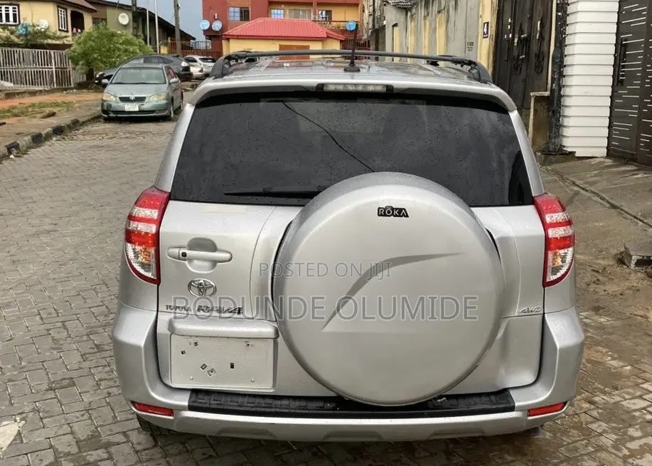 Toyota RAV4 2011 Silver