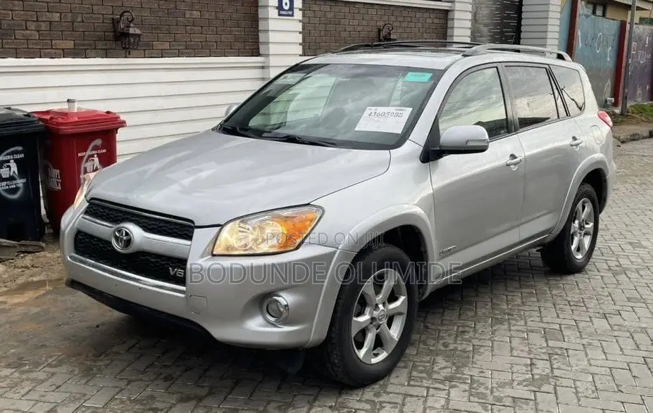Toyota RAV4 2011 Silver
