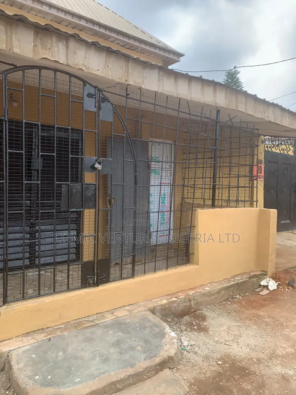 Shop Tolet Facing the Road