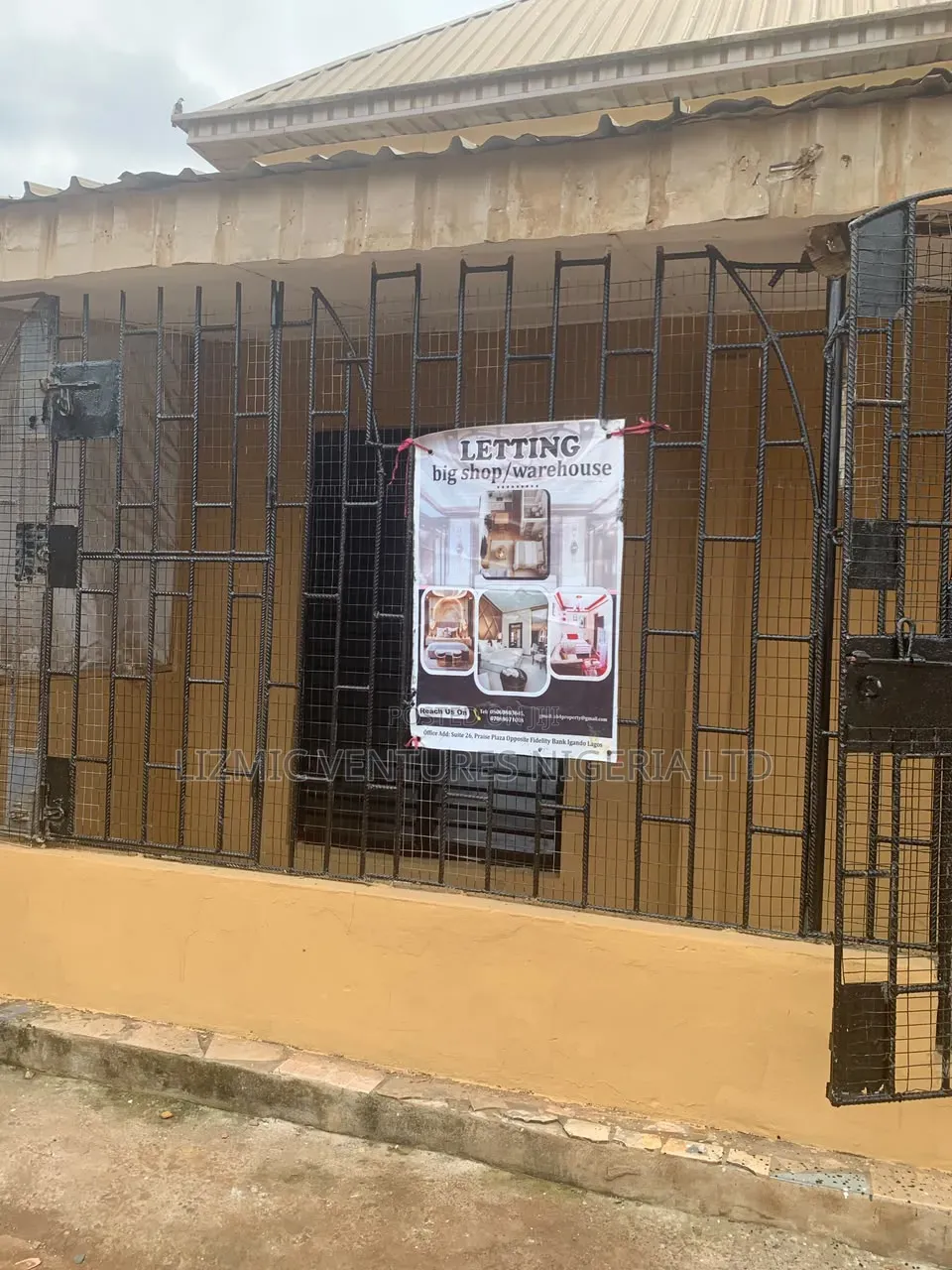 Shop Tolet Facing the Road