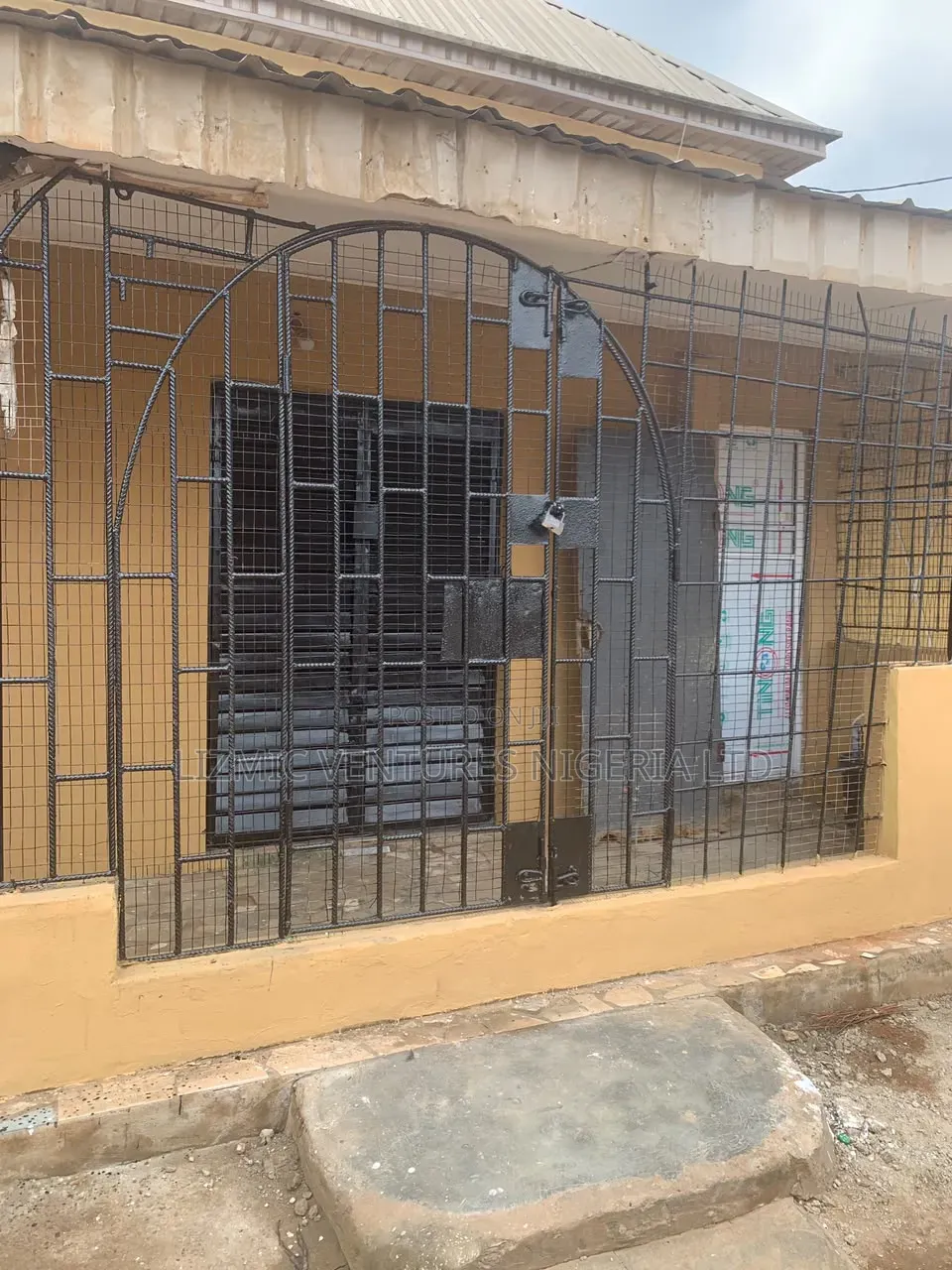 Shop Tolet Facing the Road