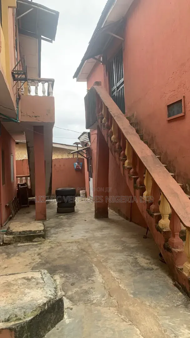 Furnished 3bdrm Block of Flats in Agric Road, Igando / Ikotun/Igando