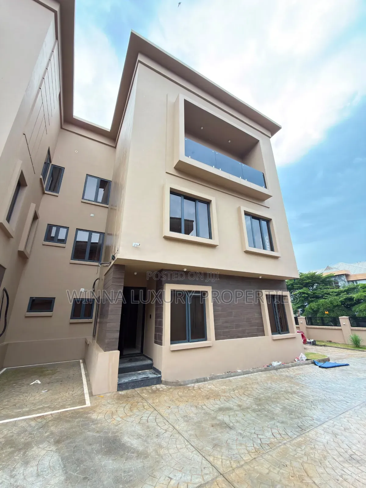 4bdrm Townhouse/Terrace in Jabi Main for sale