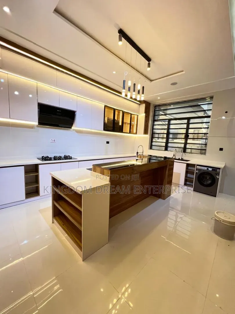 5bdrm Duplex in Megamond Estate for sale