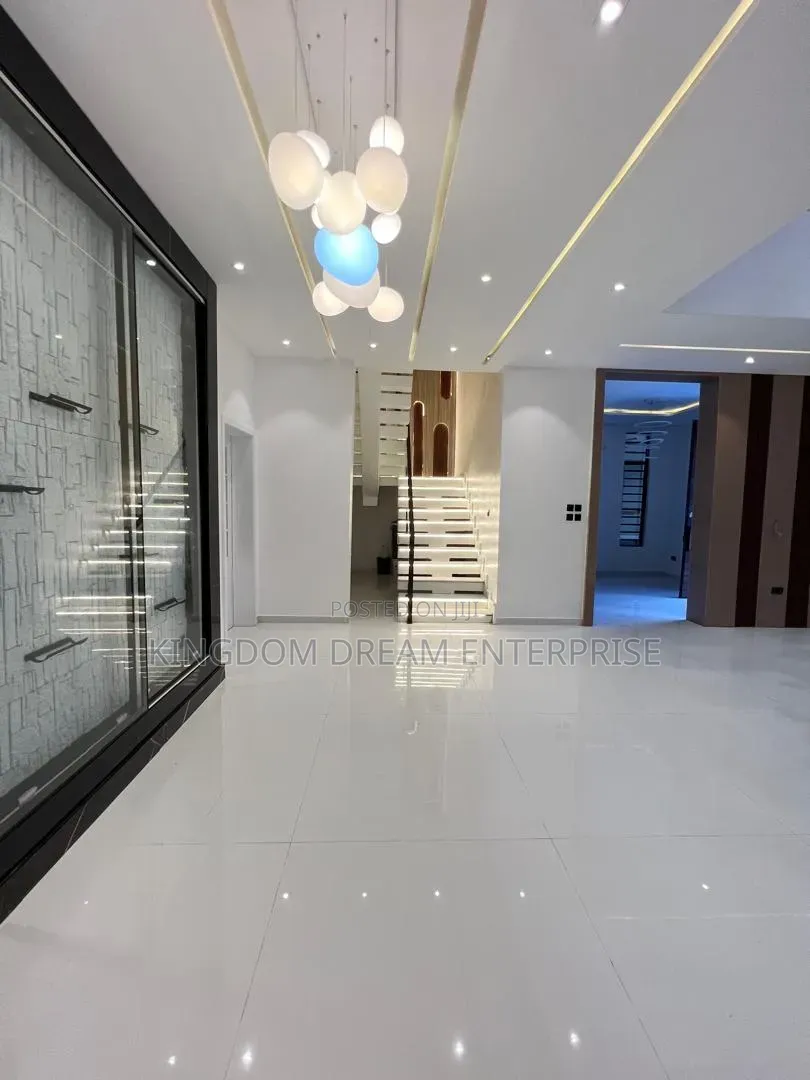 5bdrm Duplex in Megamond Estate for sale