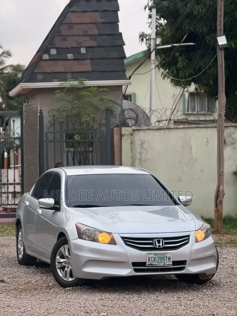 Honda Accord 2011 Silver