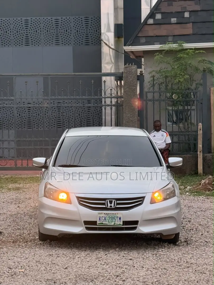 Honda Accord 2011 Silver