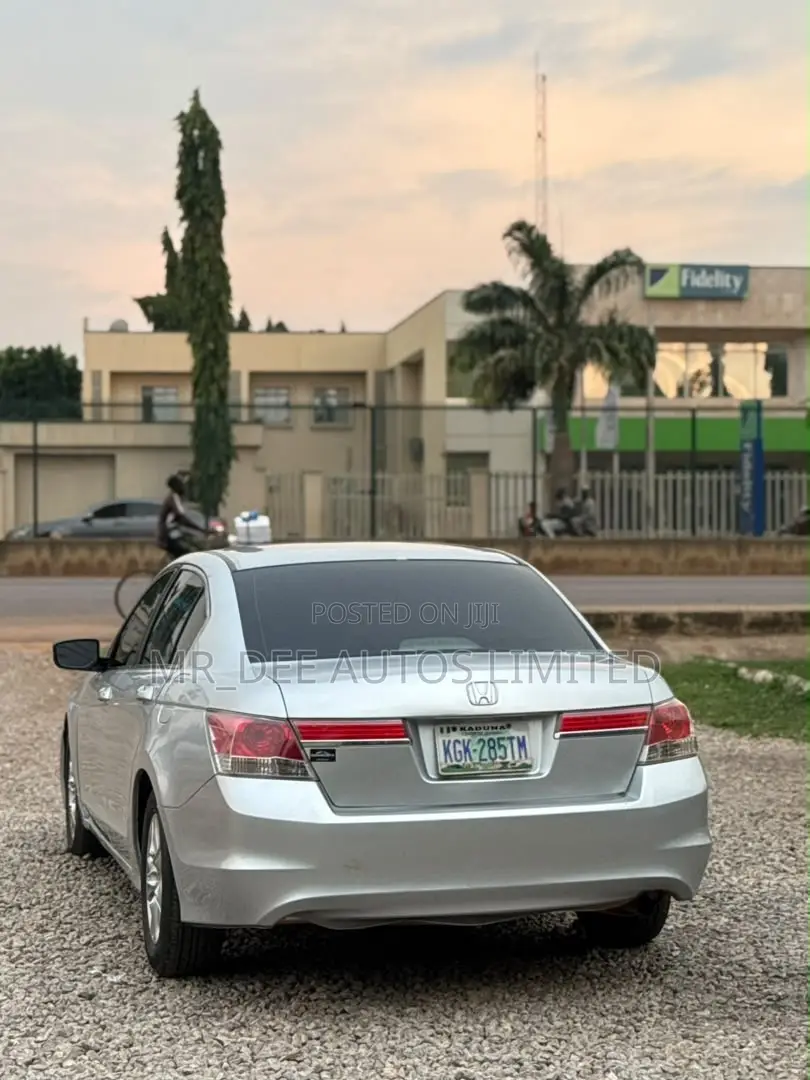 Honda Accord 2011 Silver