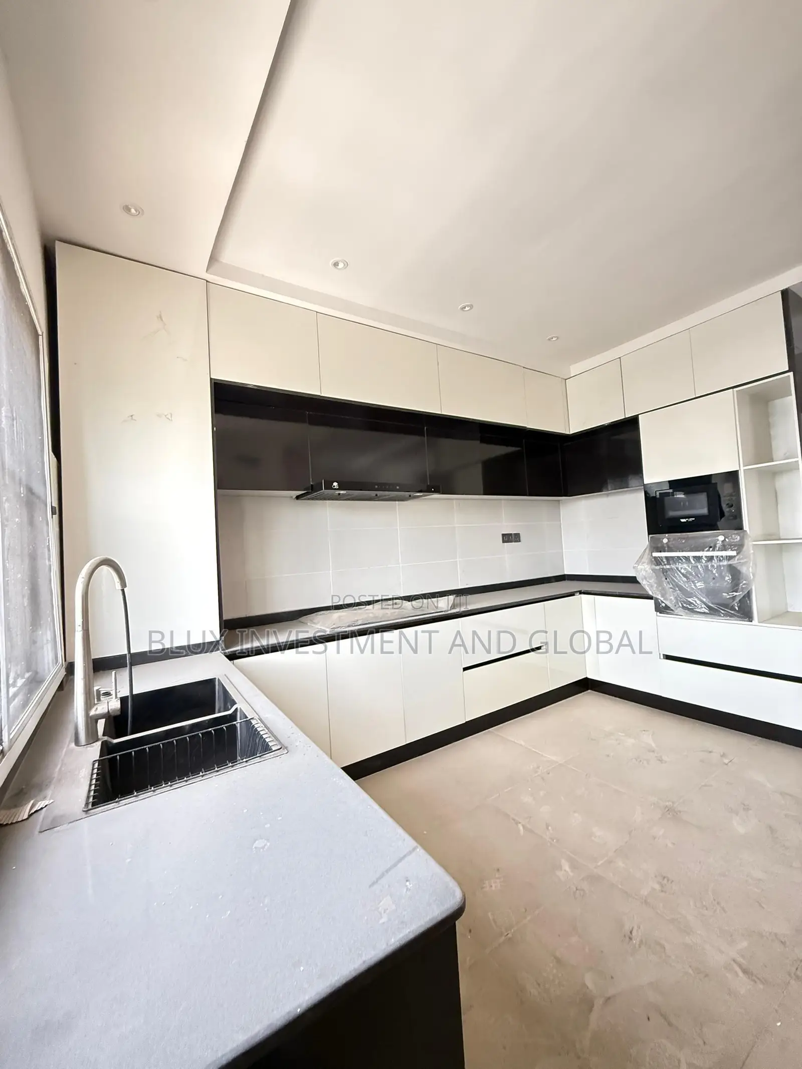 5bdrm Maisonette in An Access Code, Victoria Island for sale