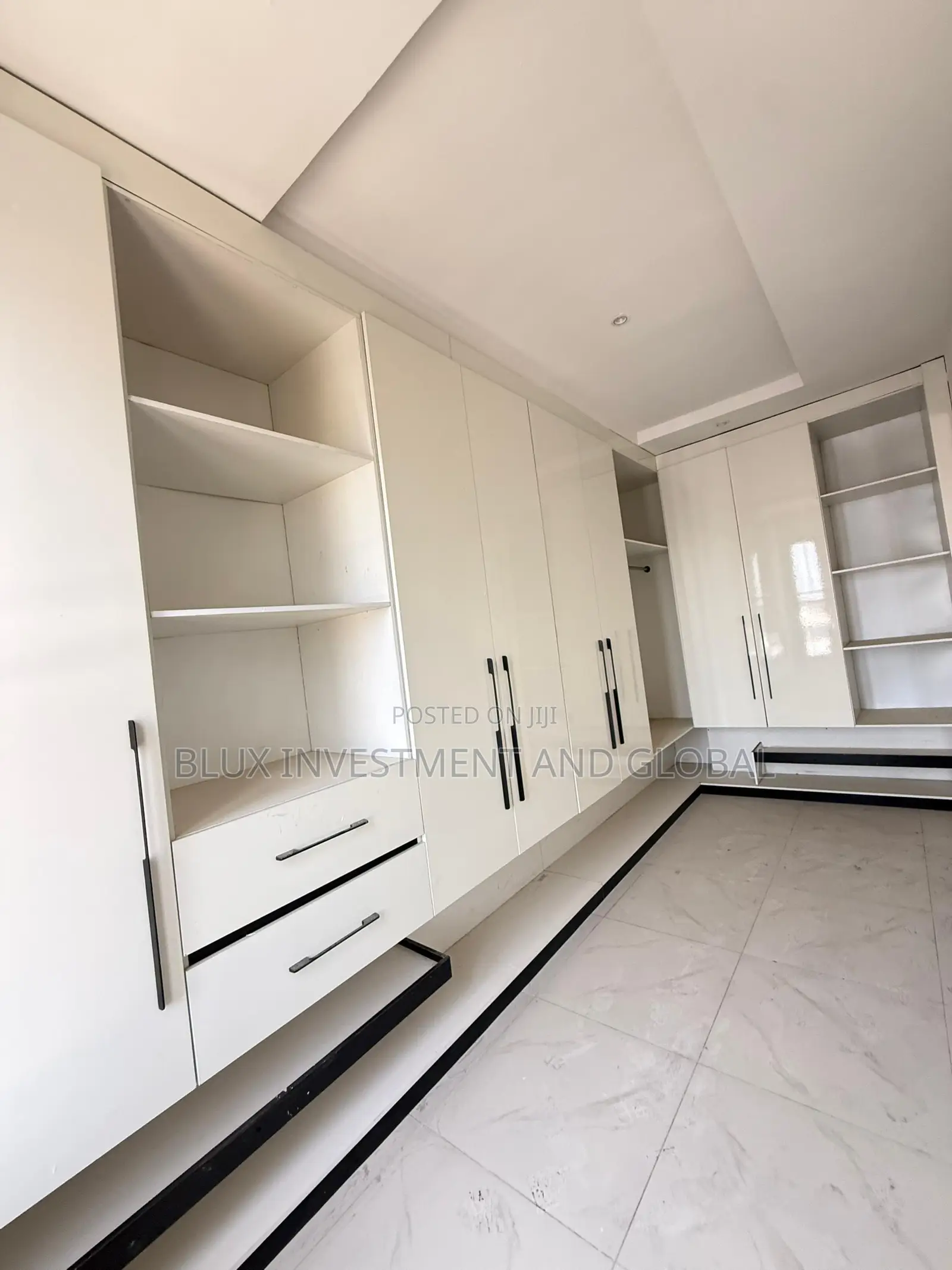 5bdrm Maisonette in An Access Code, Victoria Island for sale