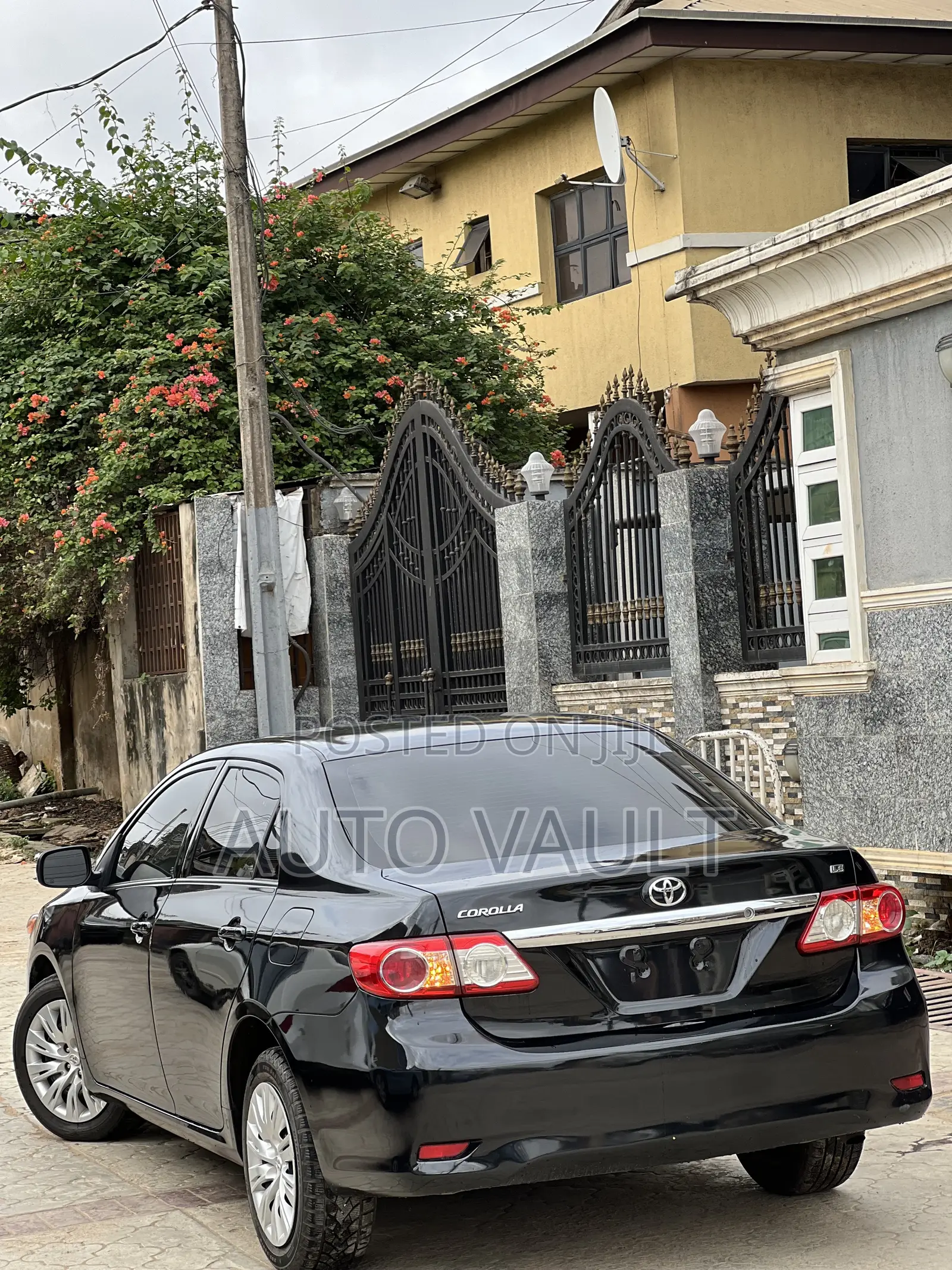 Toyota Corolla LE 4dr Sedan (1.8L 4cyl 4A) 2012 Black