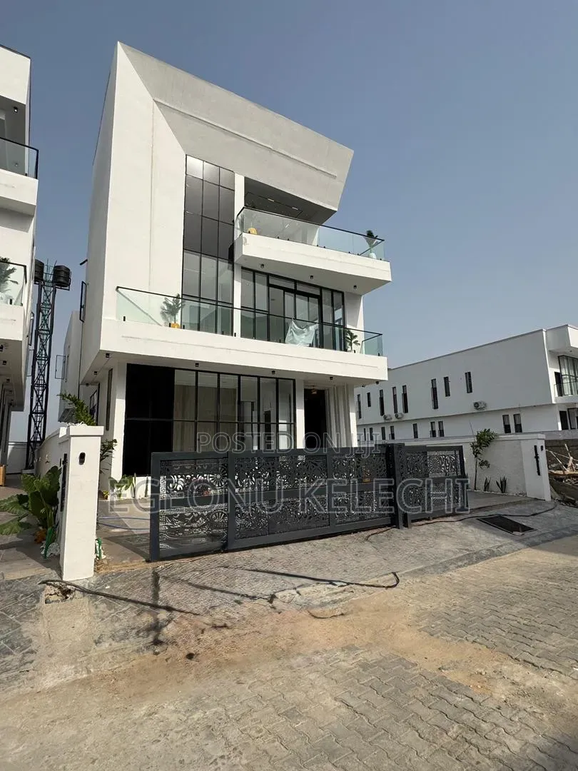6bdrm Duplex in Chevron for sale