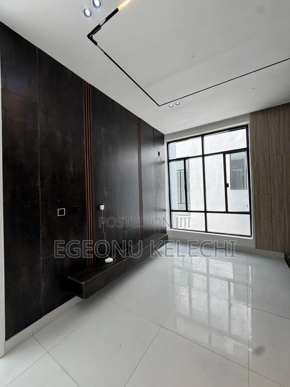 6bdrm Duplex in Chevron for sale