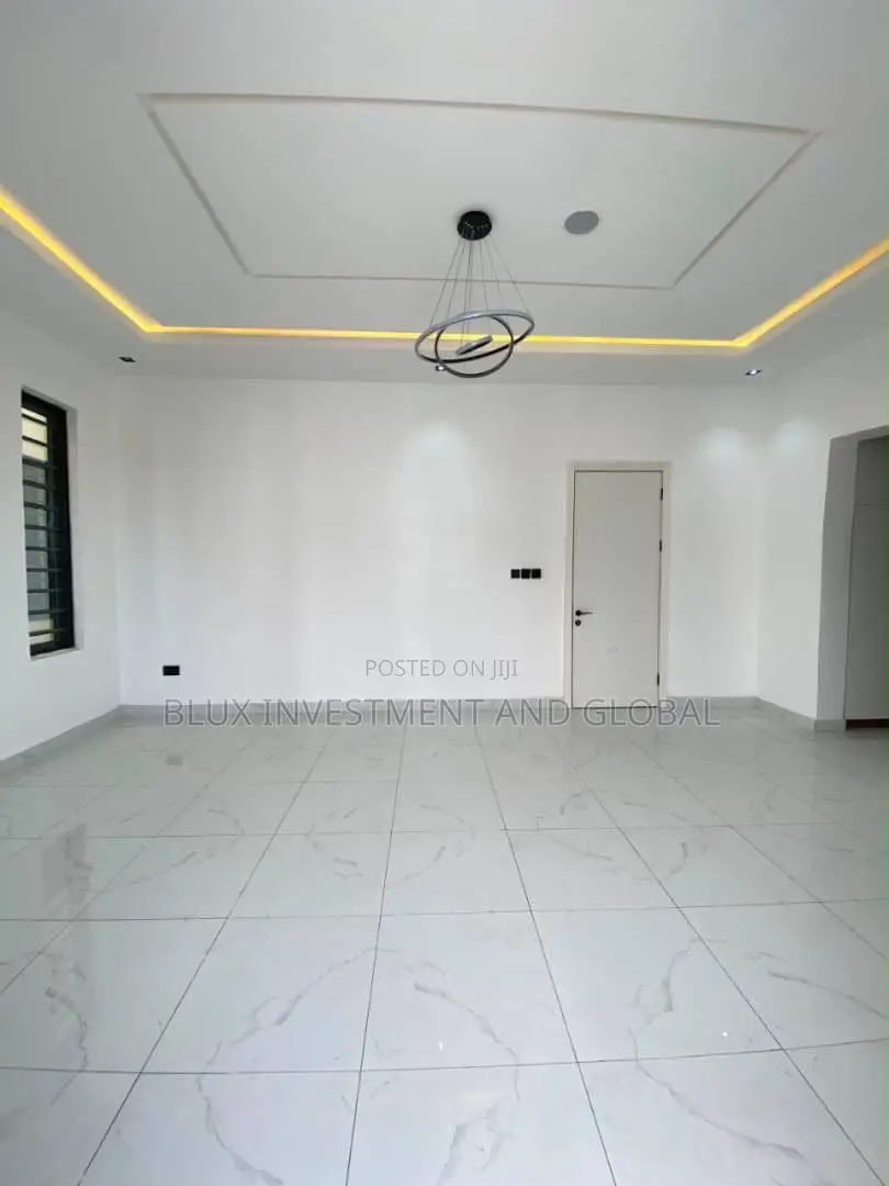 5bdrm Duplex in Idado Estate for sale
