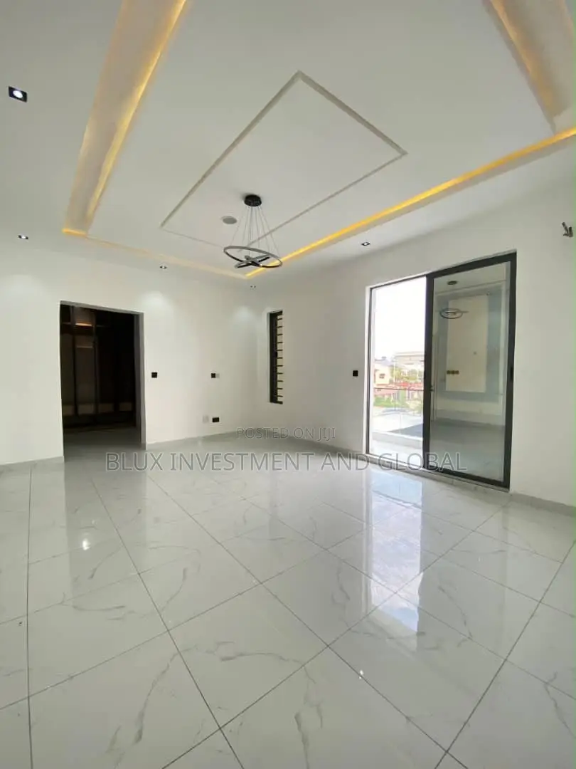 5bdrm Duplex in Idado Estate for sale