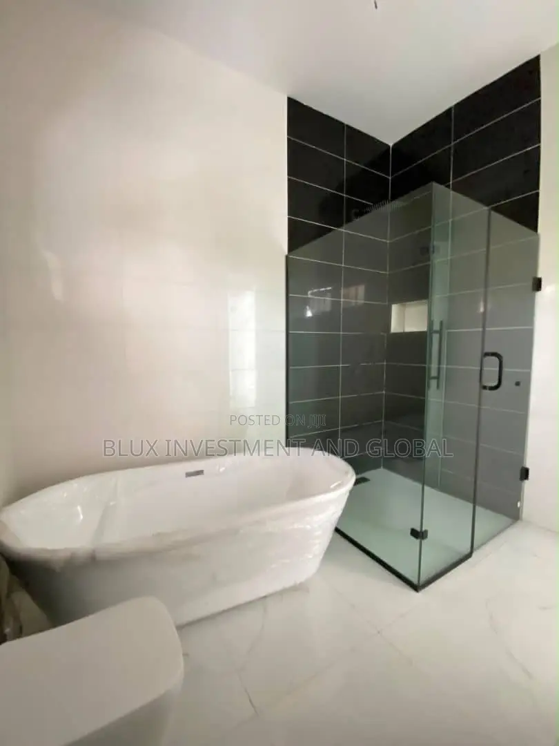 5bdrm Duplex in Idado Estate for sale