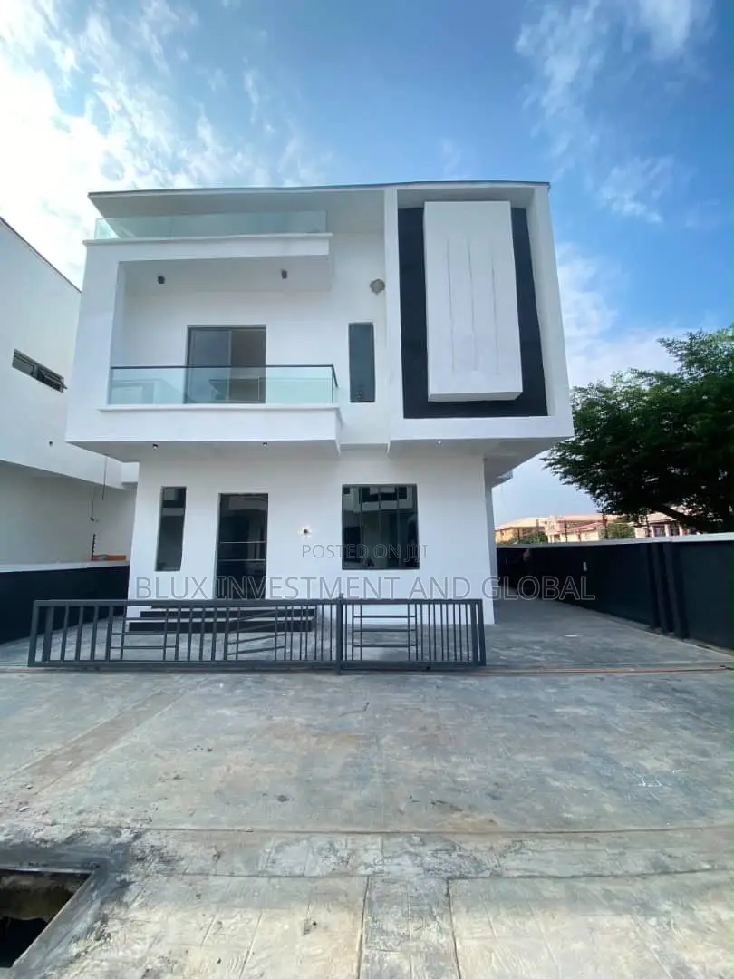 5bdrm Duplex in Idado Estate for sale
