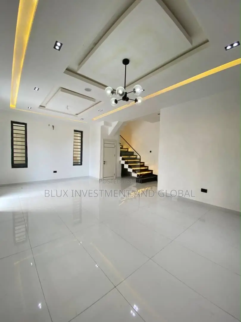 5bdrm Duplex in Idado Estate for sale