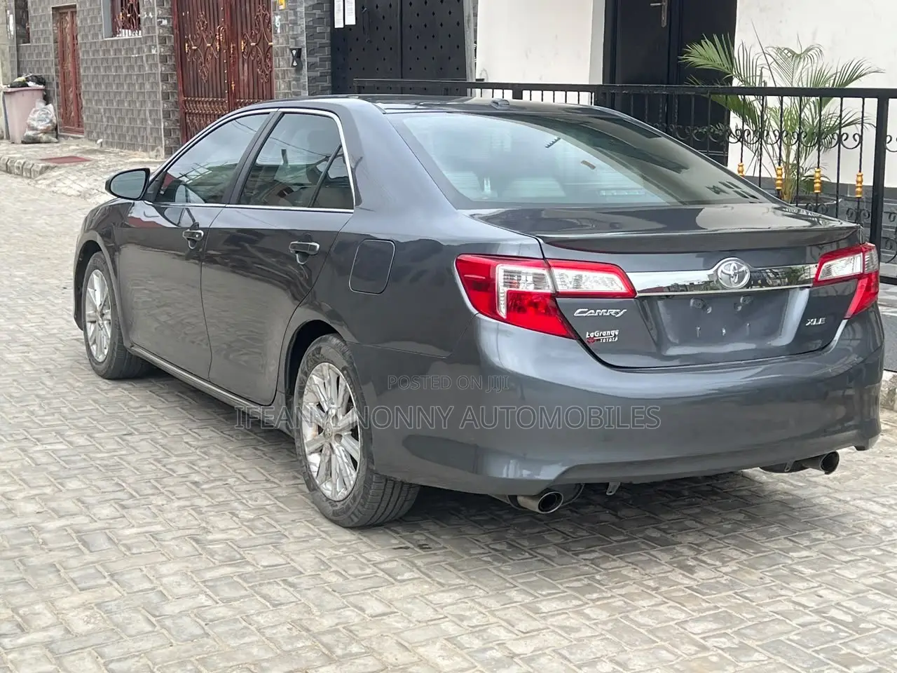 Toyota Camry XLE V6 4dr Sedan (3.5L 6cyl 6A) 2012 Gray