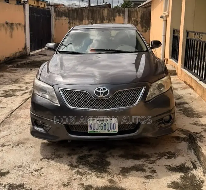 Toyota Camry SE 4dr Sedan (2.4L 4cyl 5A) 2008 Gray