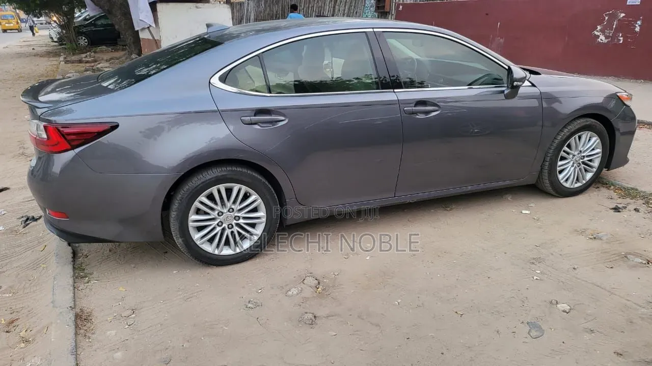 Lexus ES 2017 Gray