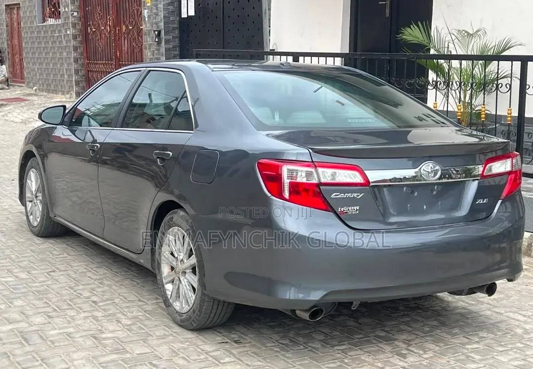 Toyota Camry 2012 Gray