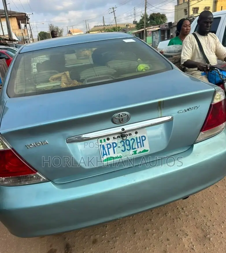 Toyota Camry LE 4dr Sedan (2.4L 4cyl 5M) 2004 Blue