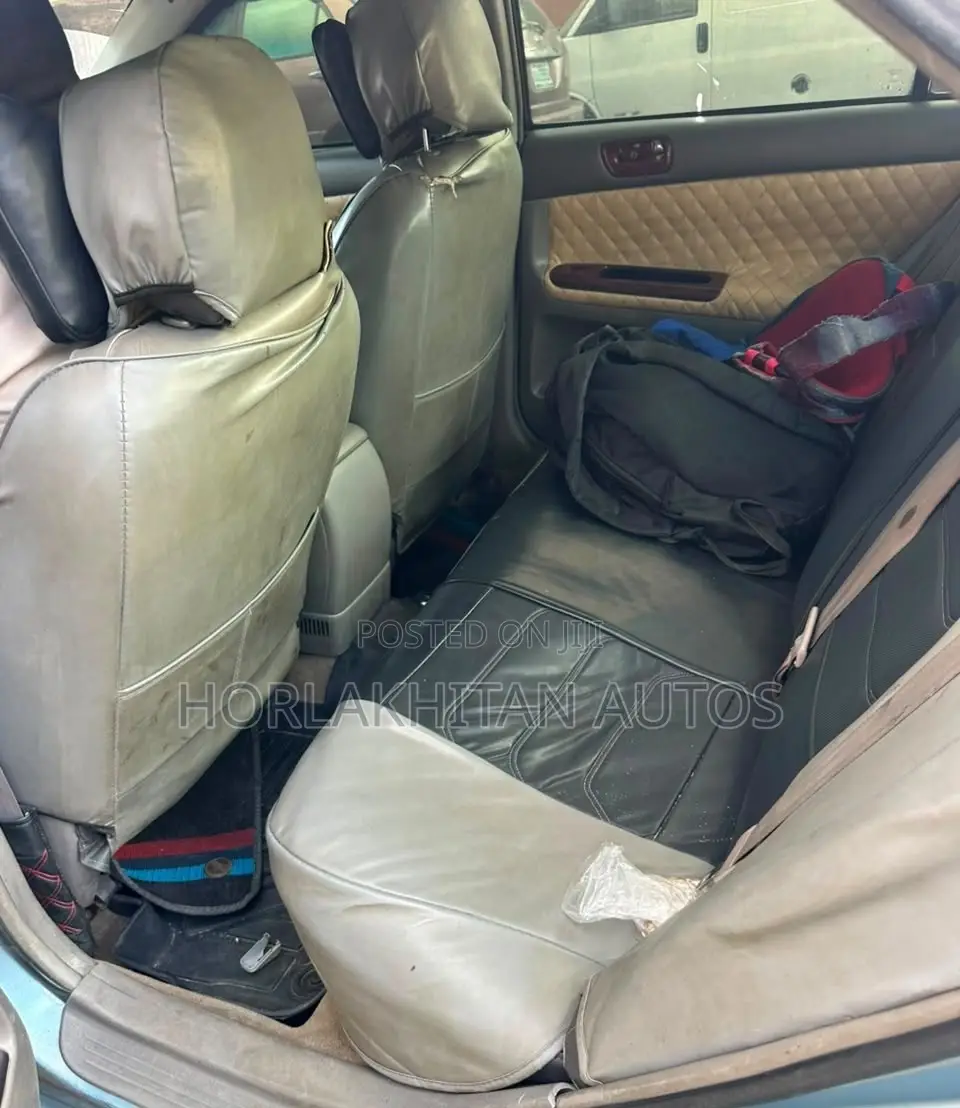 Toyota Camry LE 4dr Sedan (2.4L 4cyl 5M) 2004 Blue