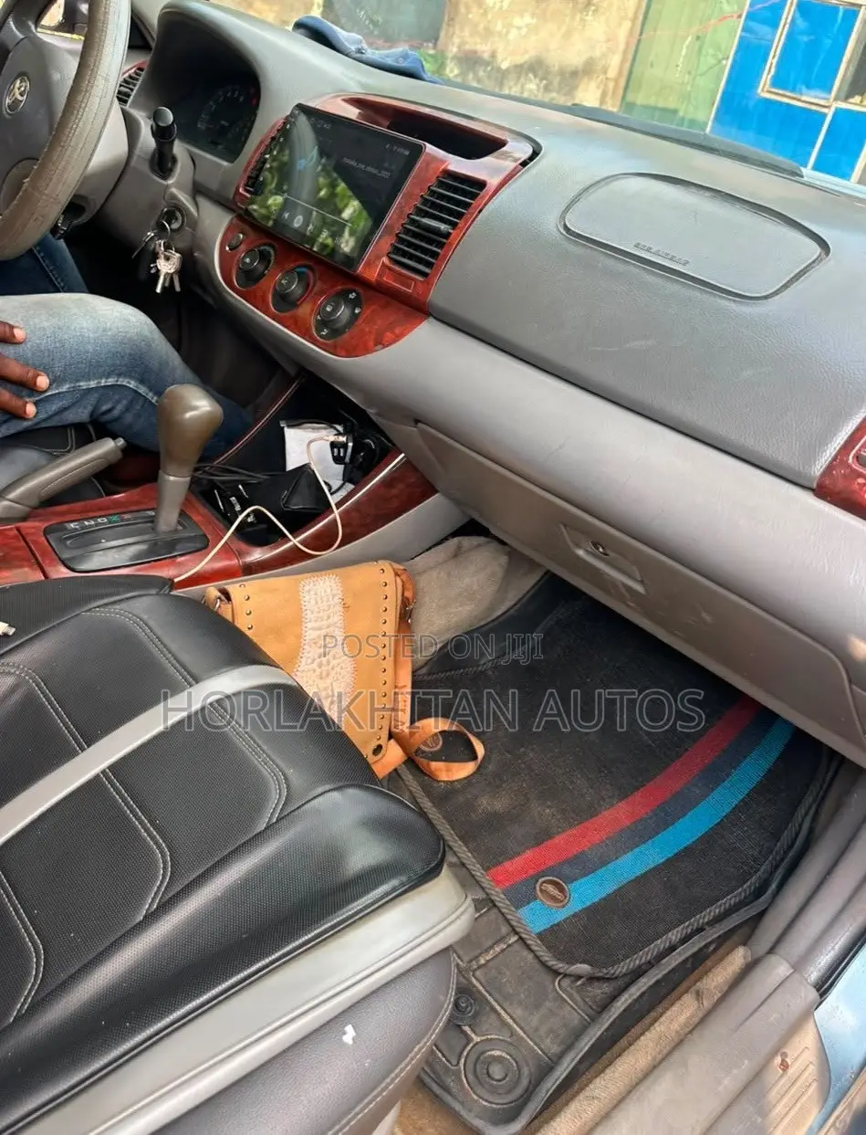 Toyota Camry LE 4dr Sedan (2.4L 4cyl 5M) 2004 Blue