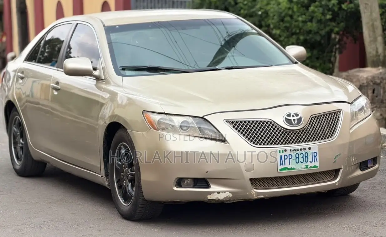 Toyota Camry LE 4dr Sedan (2.4L 4cyl 5A) 2009 Gold
