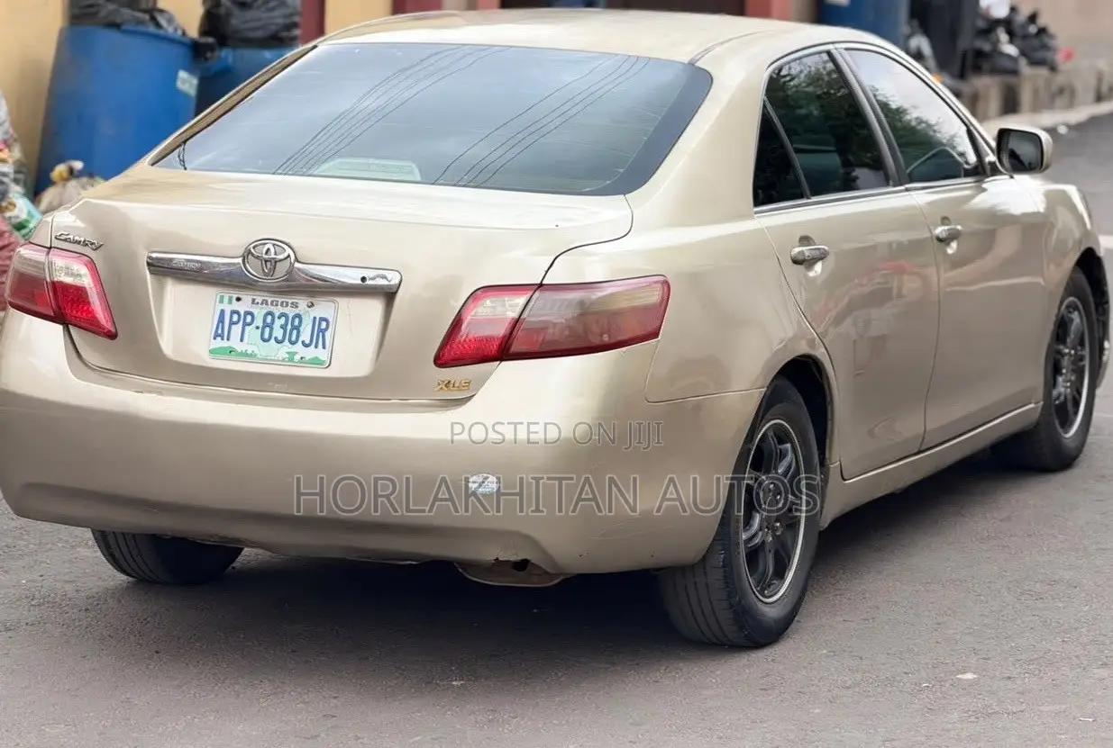 Toyota Camry LE 4dr Sedan (2.4L 4cyl 5A) 2009 Gold