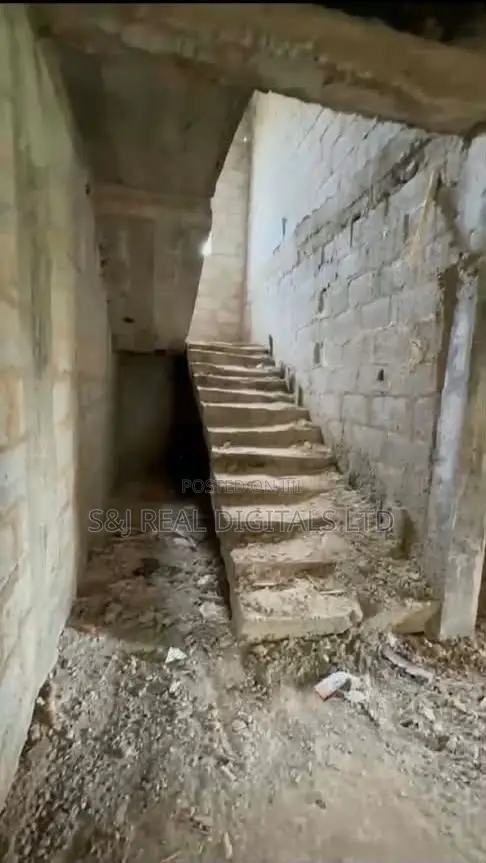 Fully Detached 4 Bedroom Duplex ( Carcass)