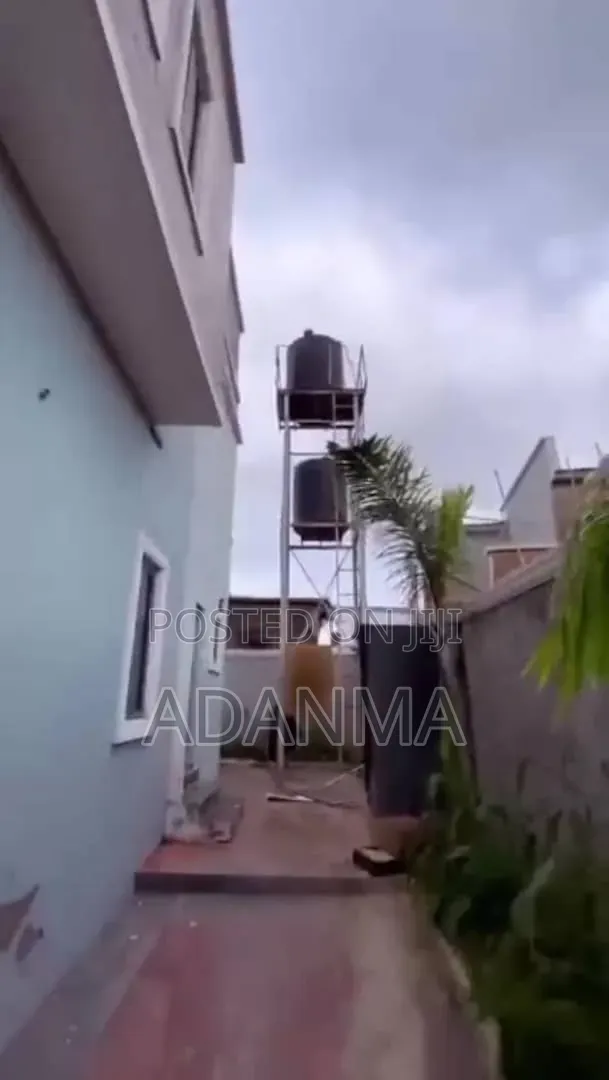 5bdrm Duplex in Sabon Lugbe for sale