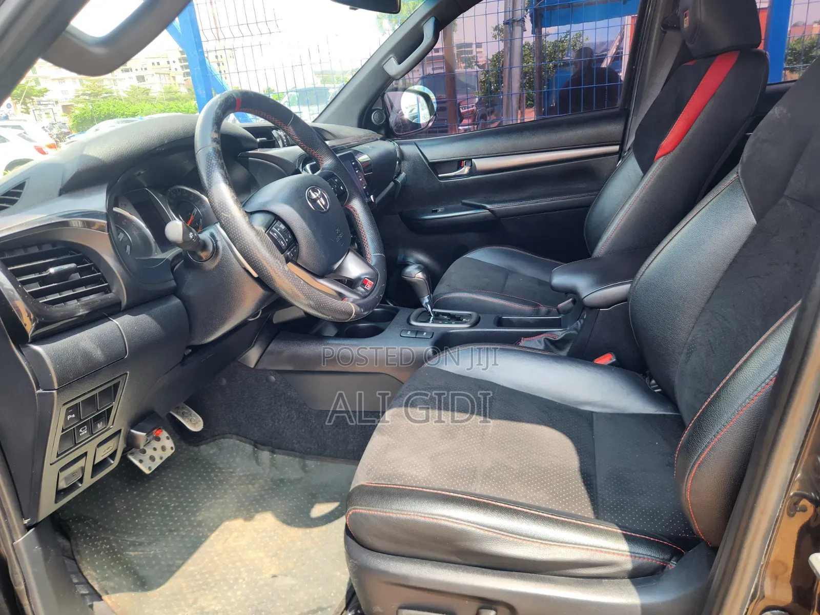 Toyota Hilux 2024 Black