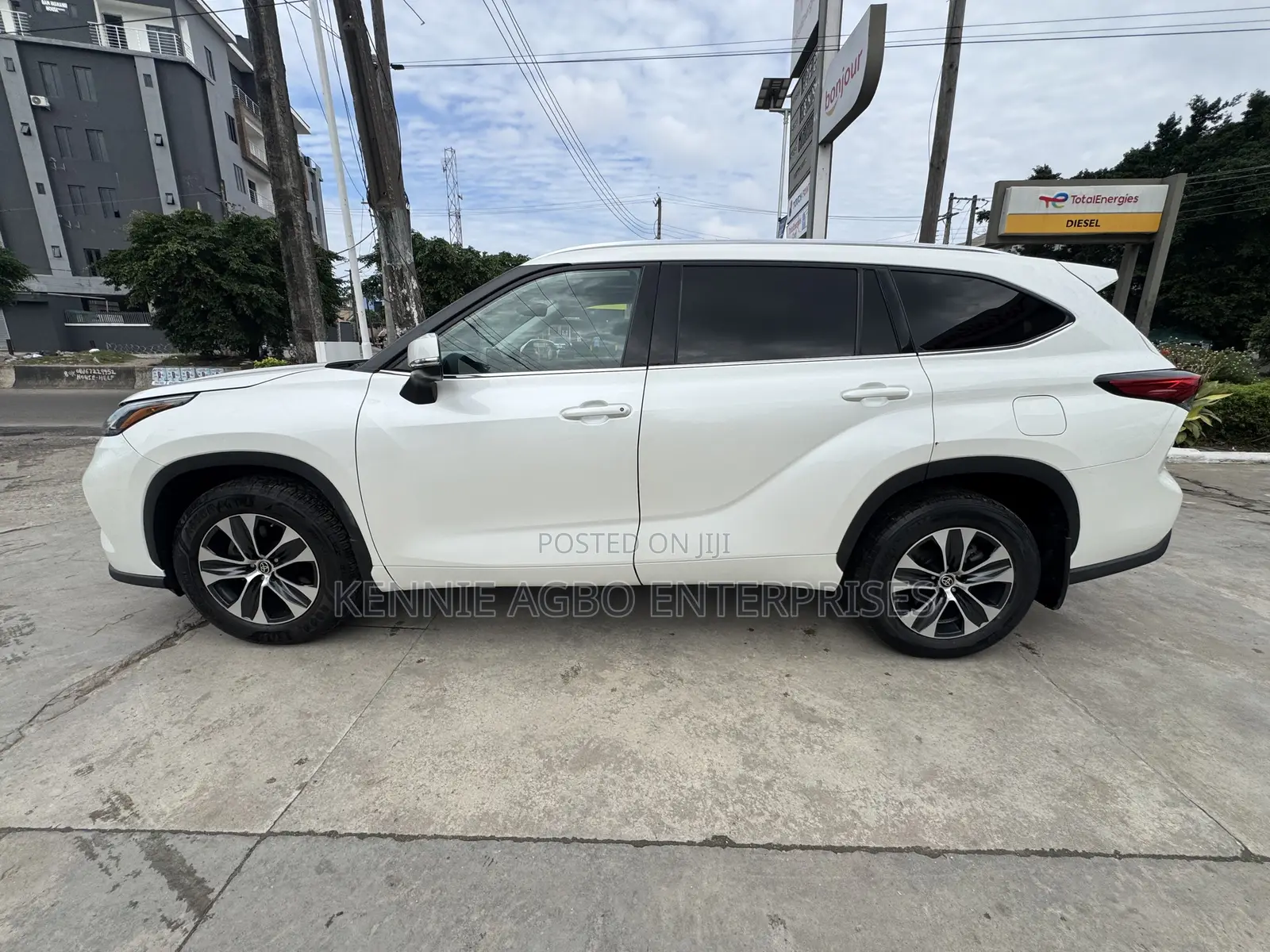 Toyota Highlander XLE 2021 White