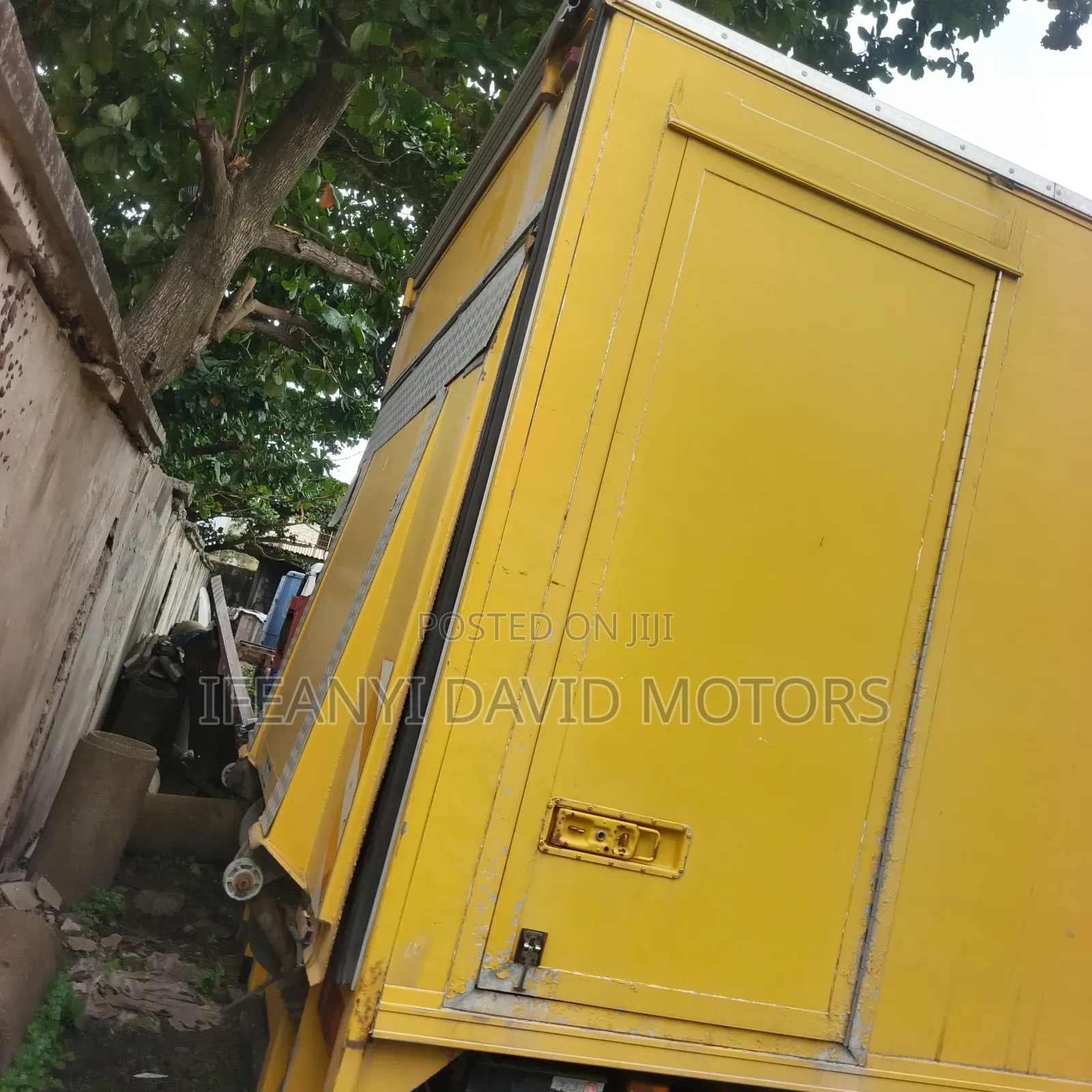Volvo FL220 Truck Containers Body Tokunbo 25 Feet Long