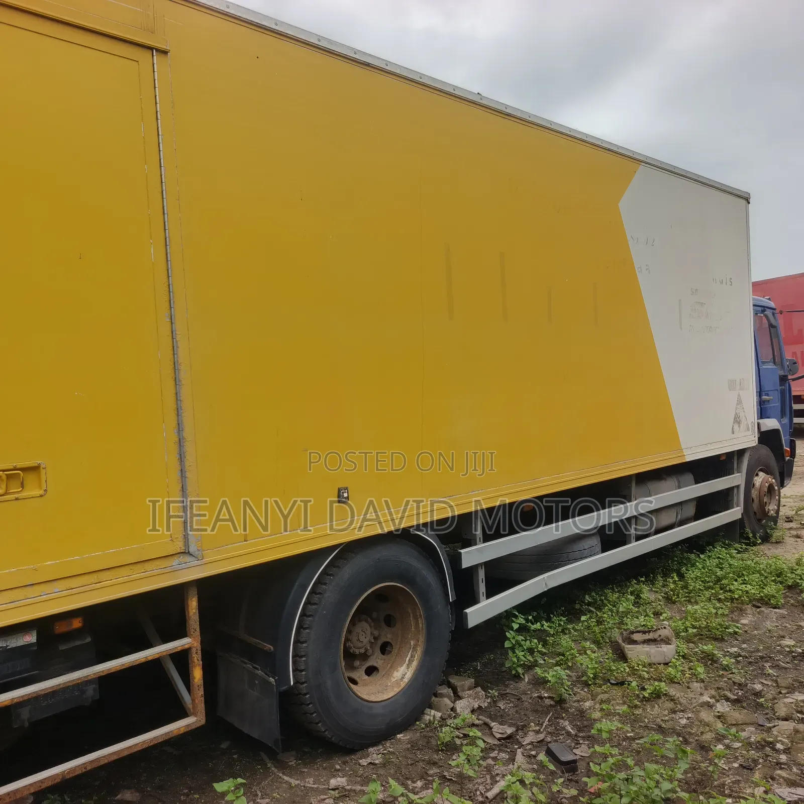 Volvo FL220 Truck Containers Body Tokunbo 25 Feet Long