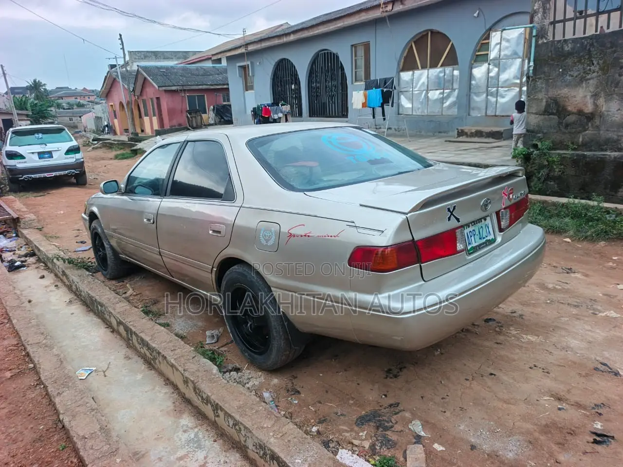 Toyota Camry LE 4dr Sedan (2.4L 4cyl 5M) 2002 Gold