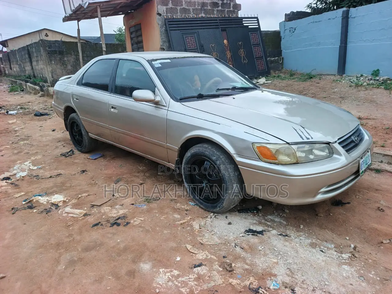 Toyota Camry LE 4dr Sedan (2.4L 4cyl 5M) 2002 Gold
