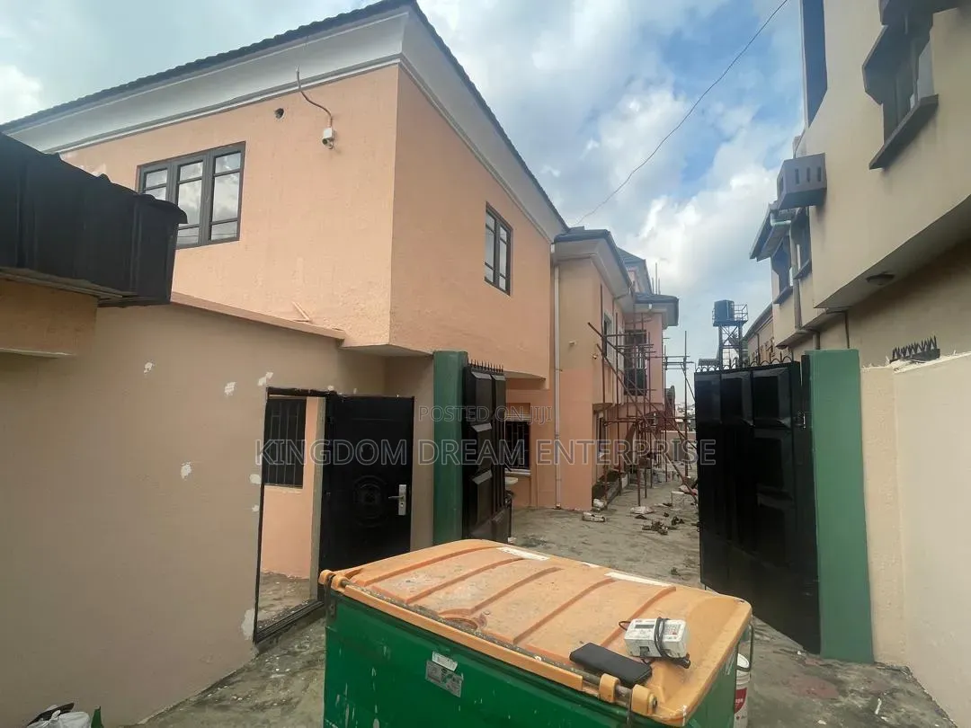 9bdrm Duplex in Off Cmd Road Magodo, GRA Phase 2 Shangisha for rent