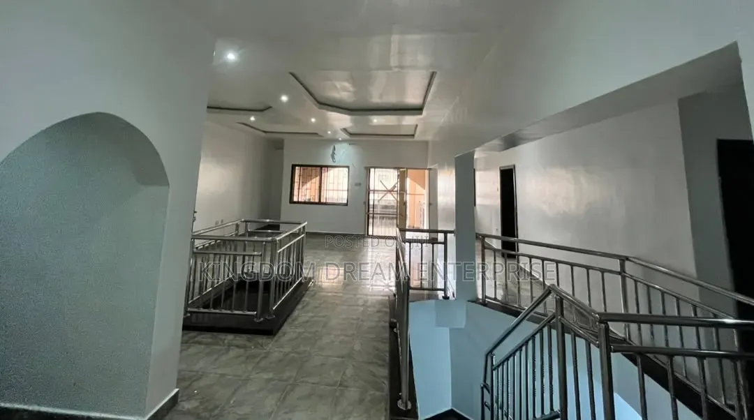 9bdrm Duplex in Off Cmd Road Magodo, GRA Phase 2 Shangisha for rent