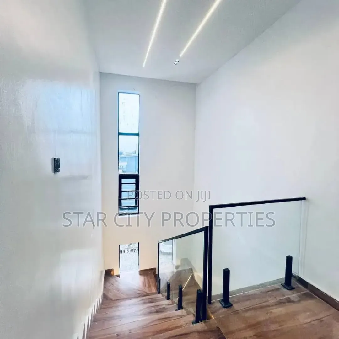 5bdrm Duplex in Chevron for sale