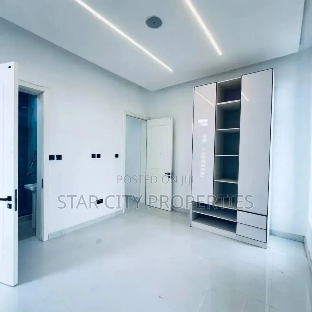 5bdrm Duplex in Chevron for sale
